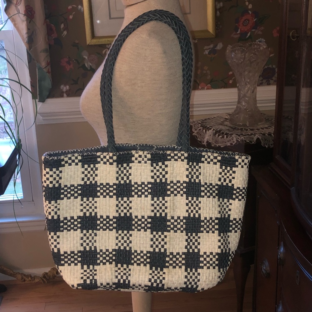en shalla woven tote